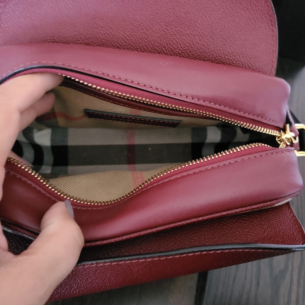 AUTHENTIC BURBERRY BAG - Picture 4 of 9